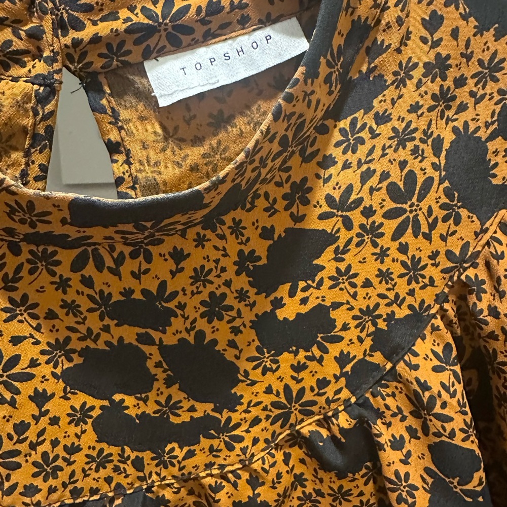 Floral Ruffle Blouse - Picture 3 of 5